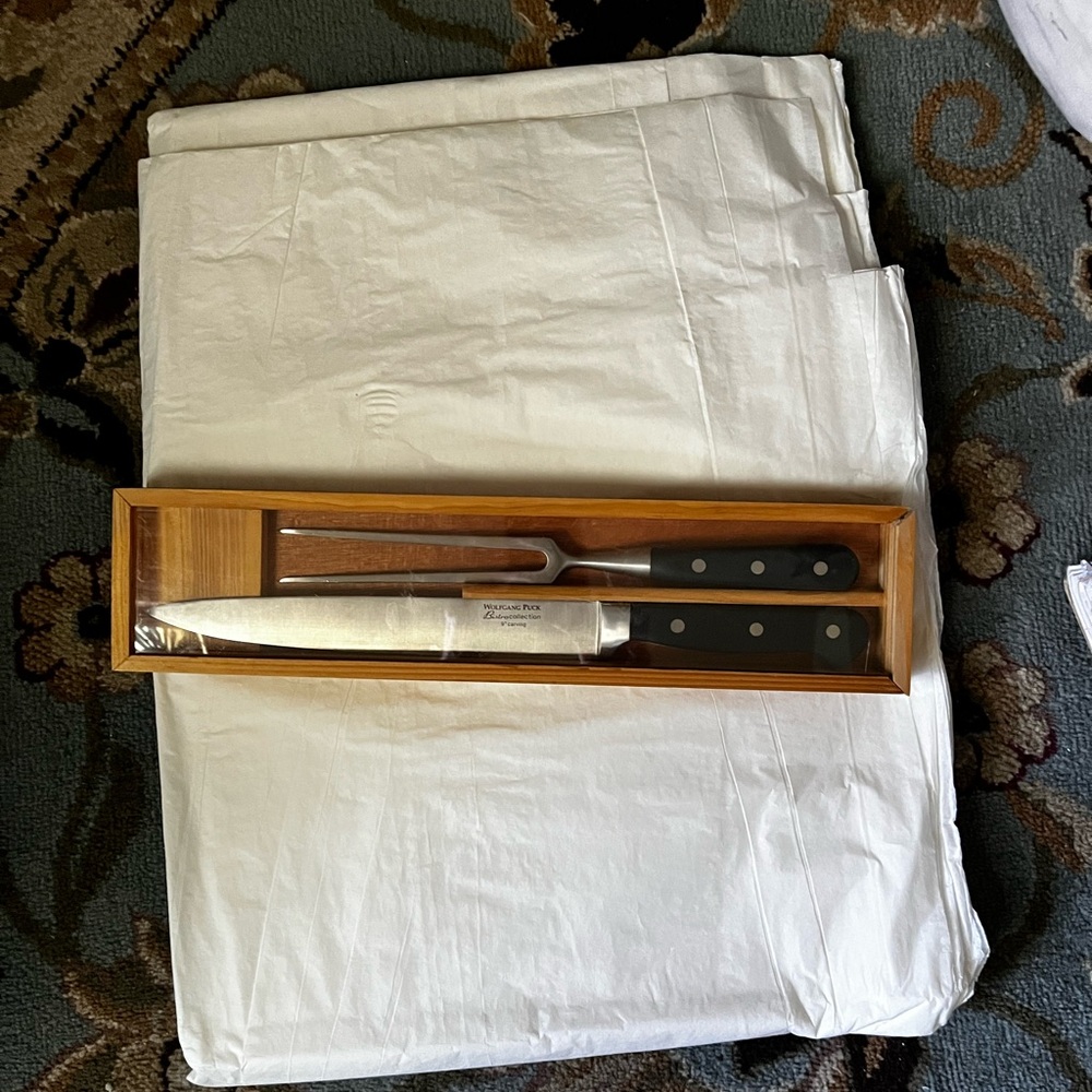 WG PUCK~2 PIECE Carving Set in Wooden Gift Box - Black Handles~ NWOB